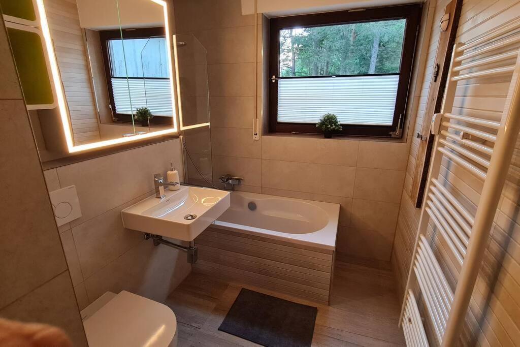 Appartement Pool, Sauna & Schwarzwald-Idylle à Unterkirnach Extérieur photo